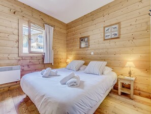 2 bedrooms, free WiFi - Champagny en Vanoise: 3 Rooms for 6 pers. with WIFI and Parking (Champagny-en-Vanoise)