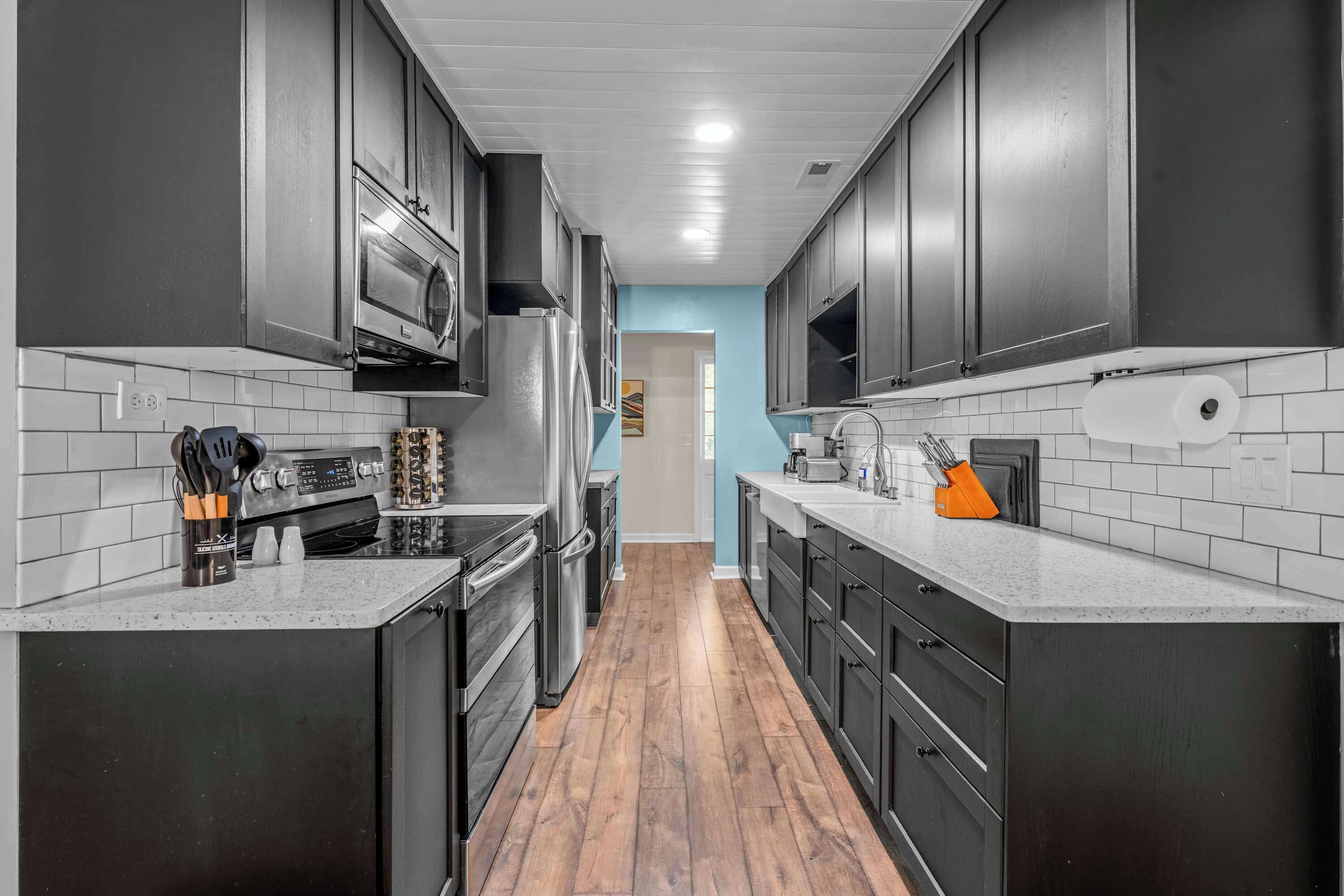 Frigorifero, microonde, forno, piano cottura