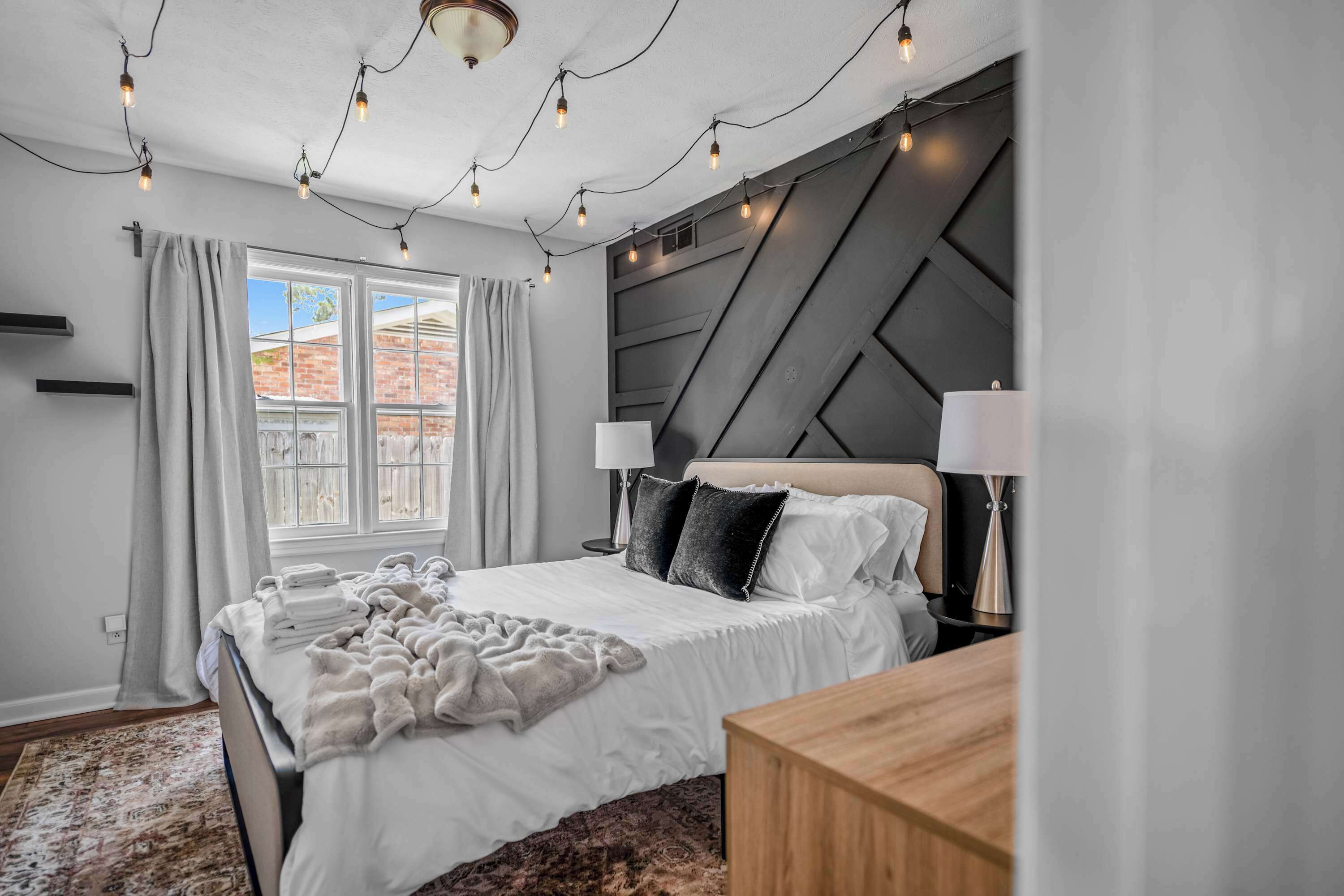 5 bedrooms, desk, iron/ironing board, WiFi