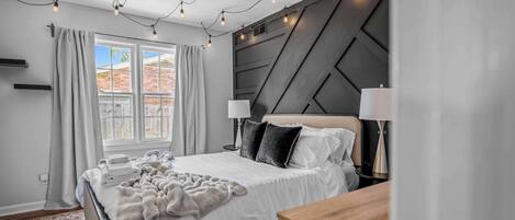 5 bedrooms, desk, iron/ironing board, WiFi