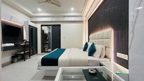 Desk, soundproofing, free WiFi - Hotel Baba Deluxe By RCG Hotels (New Delhi)