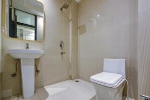 Khăn tắm, xà phòng, giấy vệ sinh 