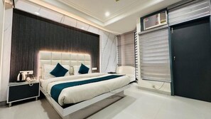 Desk, soundproofing, free WiFi - Hotel Baba Deluxe By RCG Hotels (New Delhi)