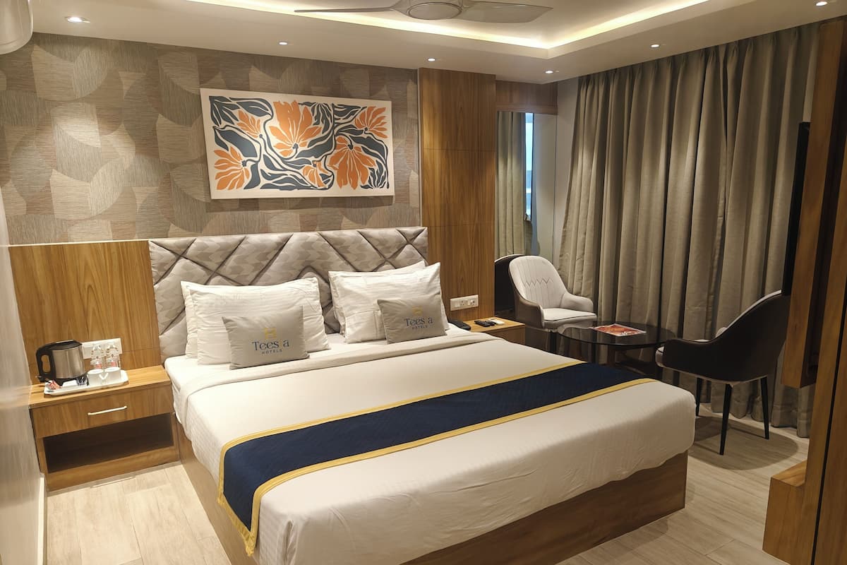 Superior Room | Desk