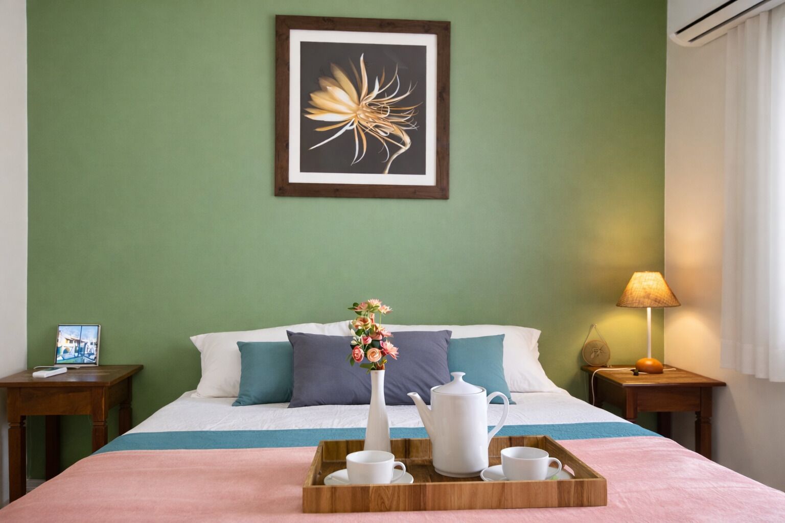 Iron/ironing board, WiFi, bed sheets