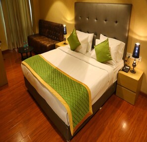 Suite | Egyptian cotton sheets, premium bedding, free WiFi - Hotel Banyan Palace (Chennai)