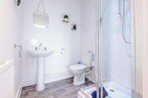 Bathroom - 15 Goddard Street (Crewe)