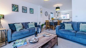 Apartment | Living area - 15 Goddard Street (Crewe)