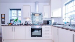 Apartment | Private kitchen - 15 Goddard Street (Crewe)
