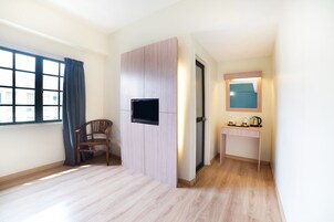 Deluxe Twin | Peralatan tempat tidur premium, meja, Wi-fi percuma, cadar katil 