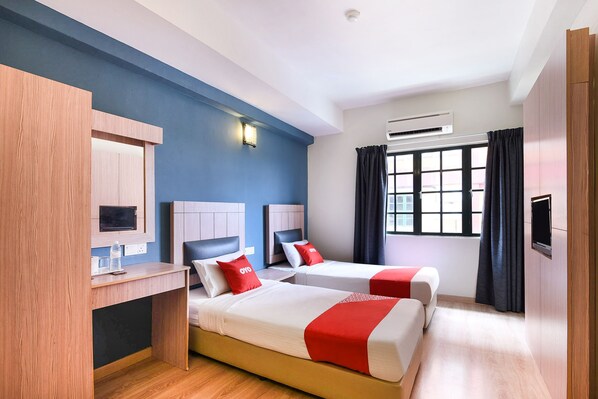 Suite Family | Premium bedding, desk, free WiFi, bed sheets