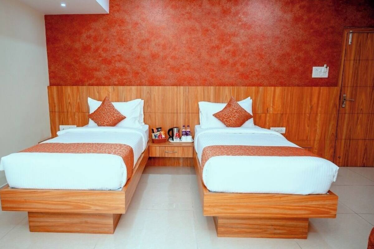 Superior Twin Room | Desk
