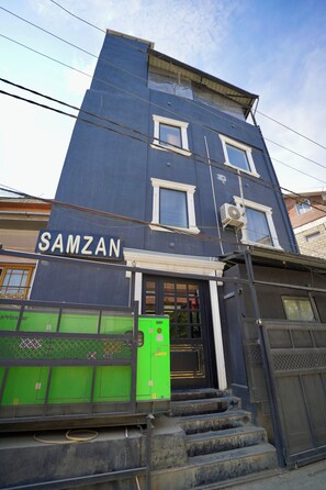 Fachada de la propiedad