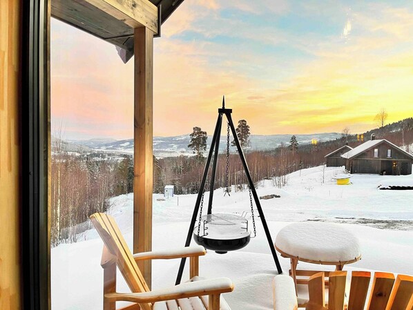 Cabin, 4 Bedrooms, Terrace, Lake View | Property grounds