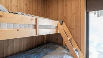 Cabin, 4 Bedrooms, Terrace, Lake View | 5 bedrooms