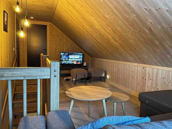 Cabin, 4 Bedrooms, Terrace, Lake View | Interior