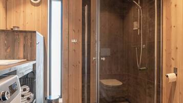 Cabin, 4 Bedrooms, Terrace, Lake View | Bathroom