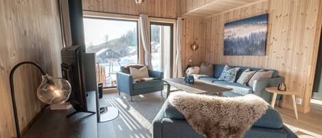 Cabin, 4 Bedrooms, Terrace, Lake View | Living area