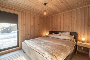 Cabin, 4 Bedrooms, Terrace, Lake View | 5 bedrooms