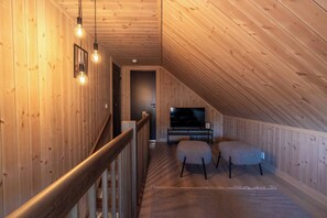 Cabin, 4 Bedrooms, Terrace, Lake View | Interior