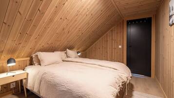 Cabin, 4 Bedrooms, Terrace, Lake View | 5 bedrooms