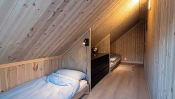 Cabin, 4 Bedrooms, Terrace, Lake View | 5 bedrooms