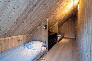 Cabin, 4 Bedrooms, Terrace, Lake View | 5 bedrooms