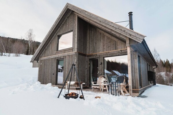 Cabin, 4 Bedrooms, Terrace, Lake View | Outdoor dining