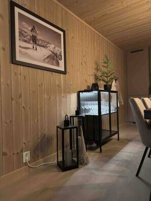 Cabin, 4 Bedrooms, Terrace, Lake View | Interior