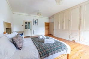 5 chambres, fer et planche à repasser, lit parapluie, Wi-Fi