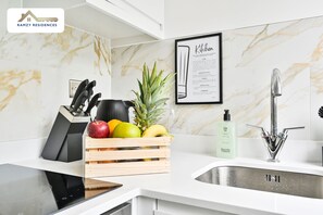 Frigorífic, microones, forn i placa de cuina 