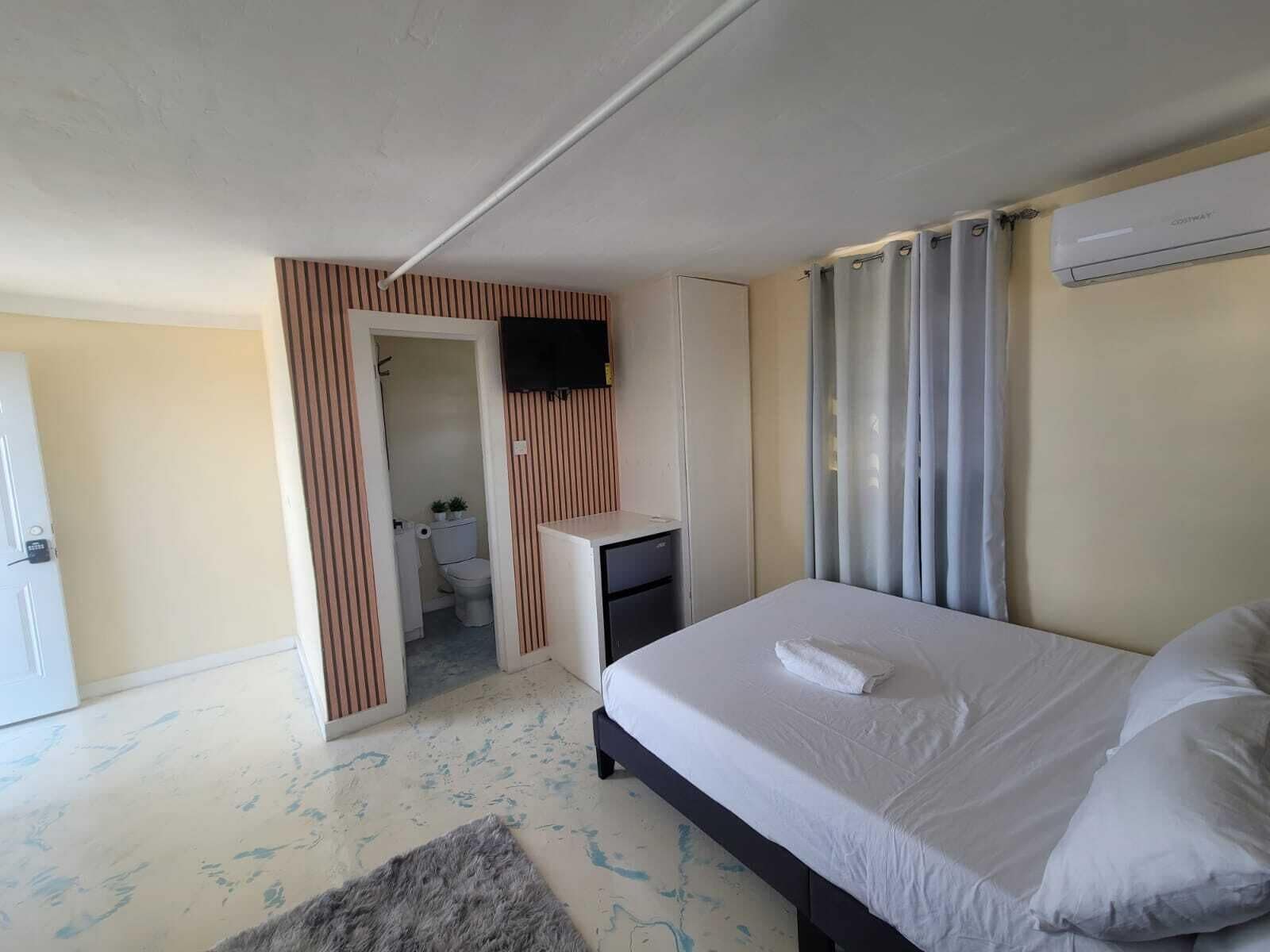 Rideaux occultants, fer et planche à repasser, Wi-Fi gratuit