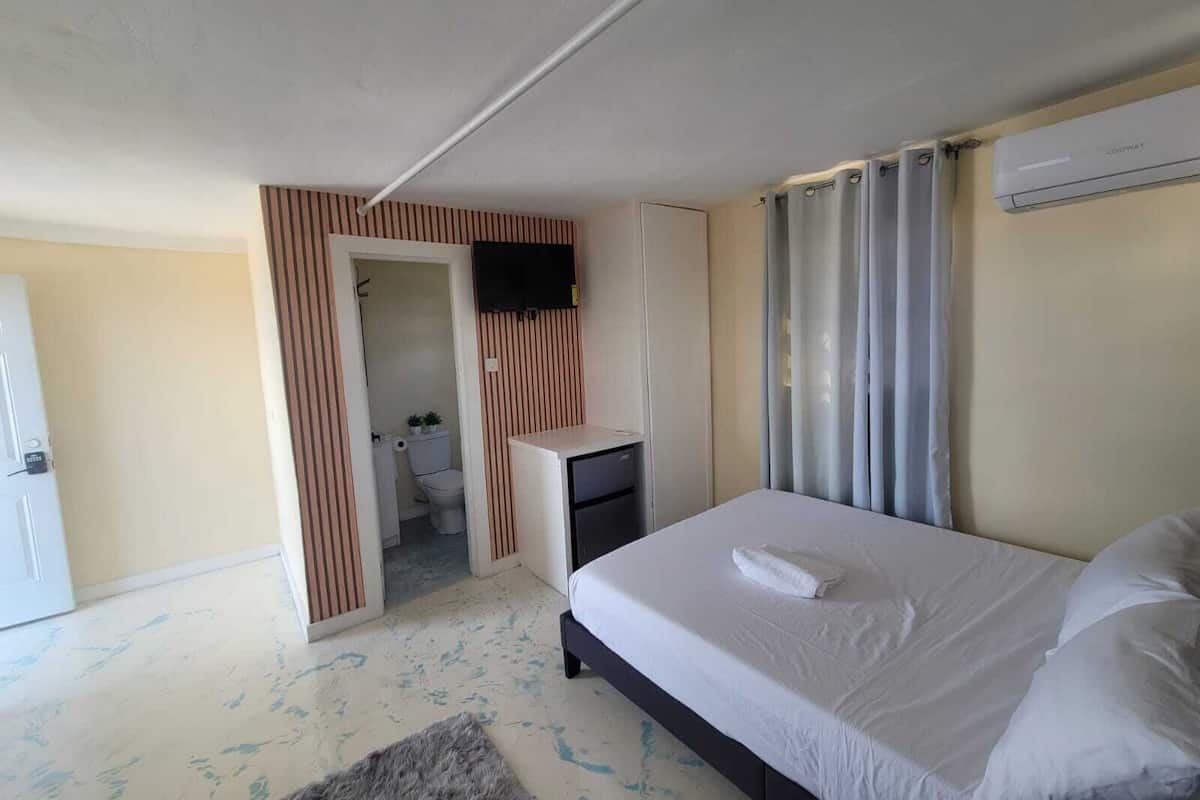 Comfort Apartment, 1 Bedroom, Non Smoking, Ocean View | Blackout drapes, iron/ironing board, free WiFi