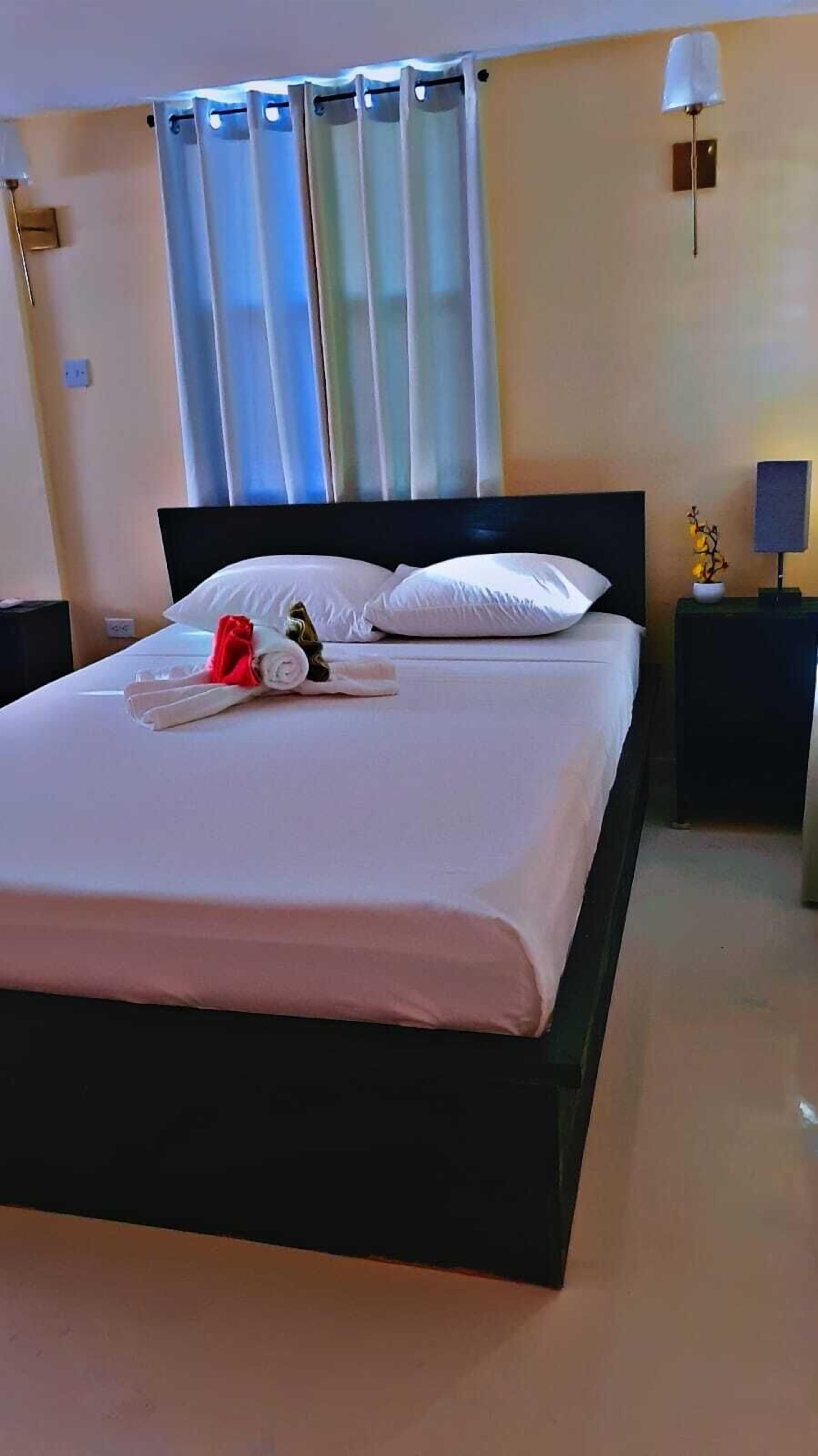 Grand Apartment | Blackout drapes, iron/ironing board, free WiFi