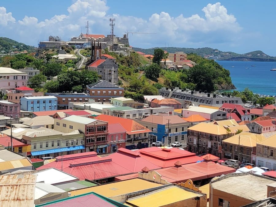 MörklÀggningsgardiner, strykjÀrn/strykbrÀda och gratis wi-fi