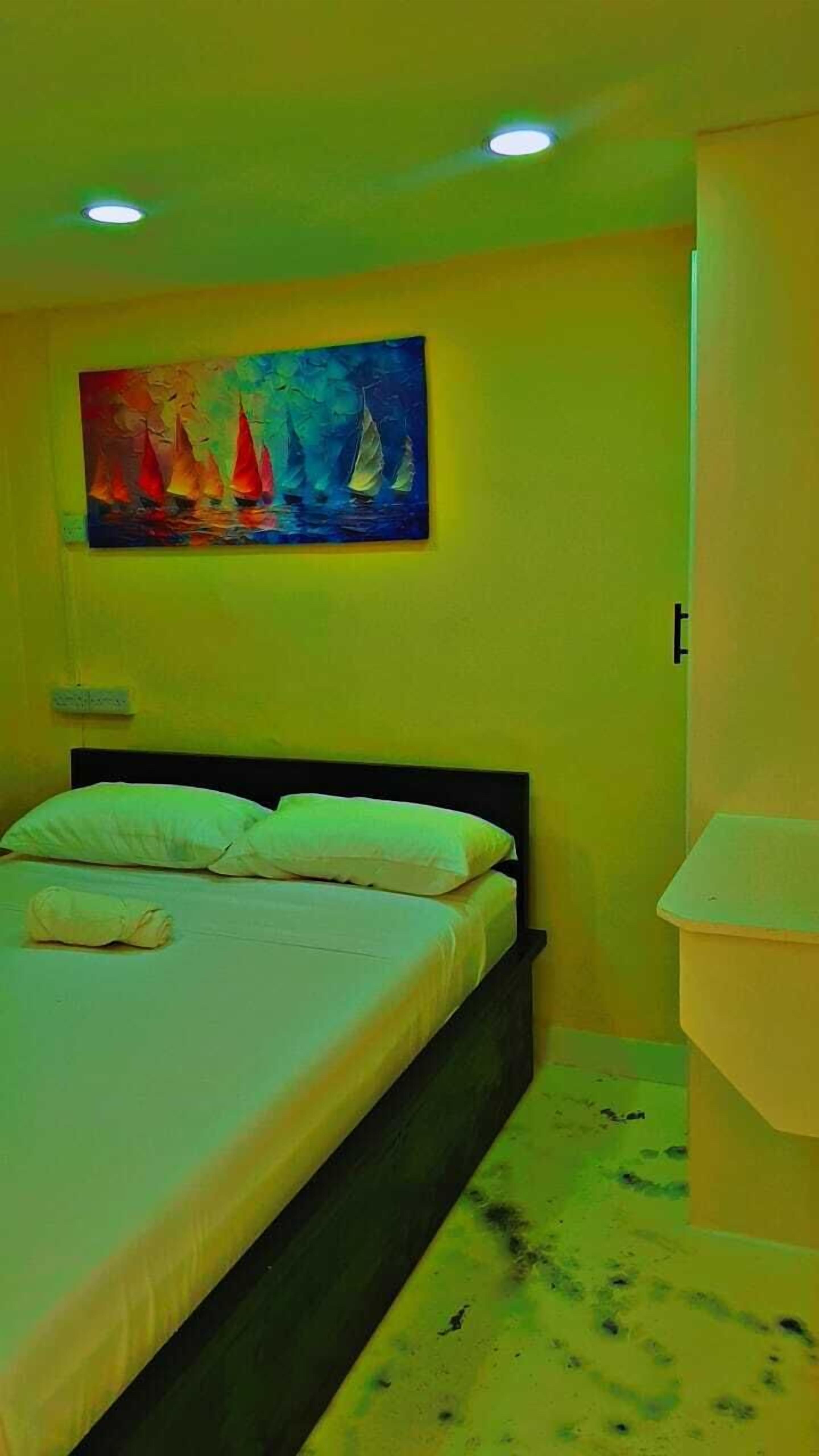 Rideaux occultants, fer et planche à repasser, Wi-Fi gratuit