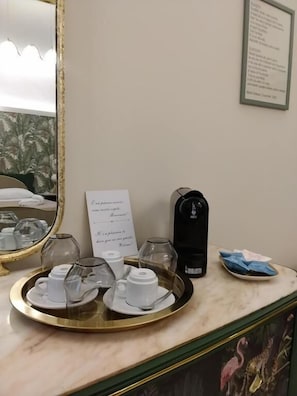 Kaffee und/oder Kaffeemaschine