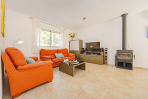 Televisio, takka, DVD-soitin