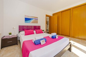 3 bedrooms, in-room safe, iron/ironing board, free WiFi