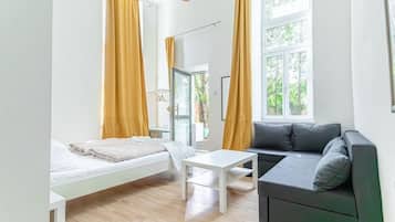 Bügeleisen/Bügelbrett, Reisekinderbett, WLAN, Bettwäsche