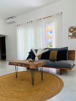 Luksusvilla, 2 soverom, terrasse, hageutsikt | Oppholdsområde