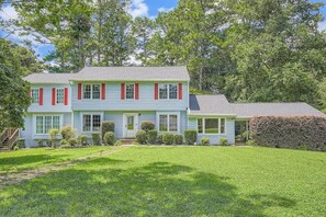 Exterior - Northern Atlanta Retreat | Cozy 4 Bedroom (Marietta)