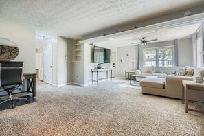 Fernseher, Kamin, Arbeitsbereiche