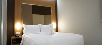 Front One Hotel Papua Lestari
