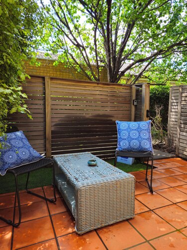 Quiet, peaceful northcote 1 bedroom unit