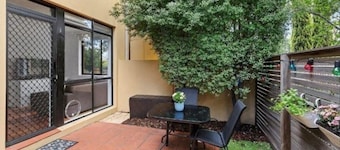 Quiet, peaceful northcote 1 bedroom unit