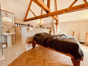 1 chambre, fer et planche Ă repasser, Wi-Fi, draps fournis