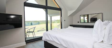 5 bedrooms, iron/ironing board, WiFi, bed sheets