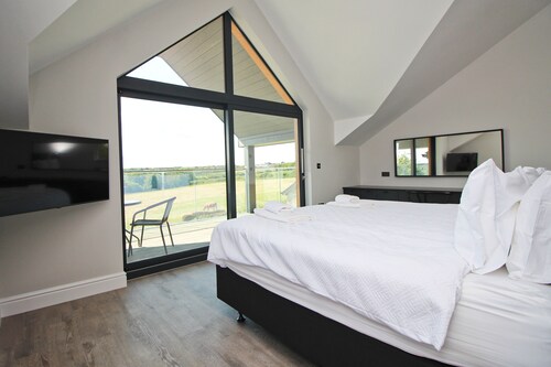 Stylish holiday home with hot tub