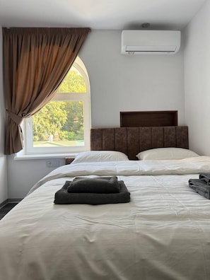 Comfort Studio, City View | Living area